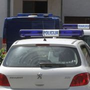 Muškarac iz Niša polio benzinom vozilo i zapalio ga